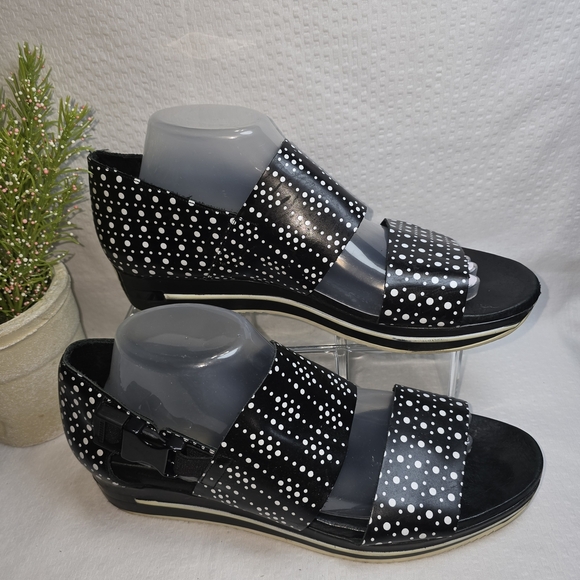 MIISTA OF LONDON WOMENS SANDALS BLACK WHITE POLKA DOT WIDE STRAPS WEDGE SIZE 41 - Picture 2 of 7